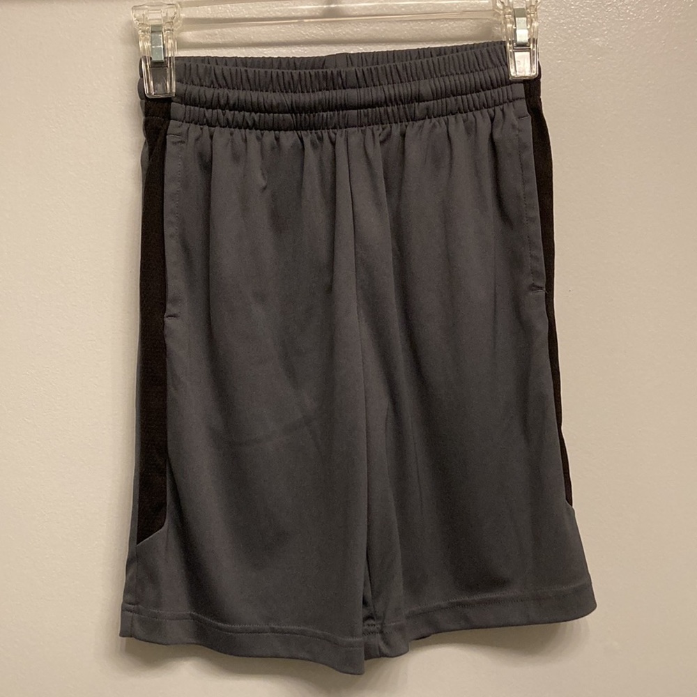 2 pair of Boys Tek Gear shorts - Picture 6 of 8